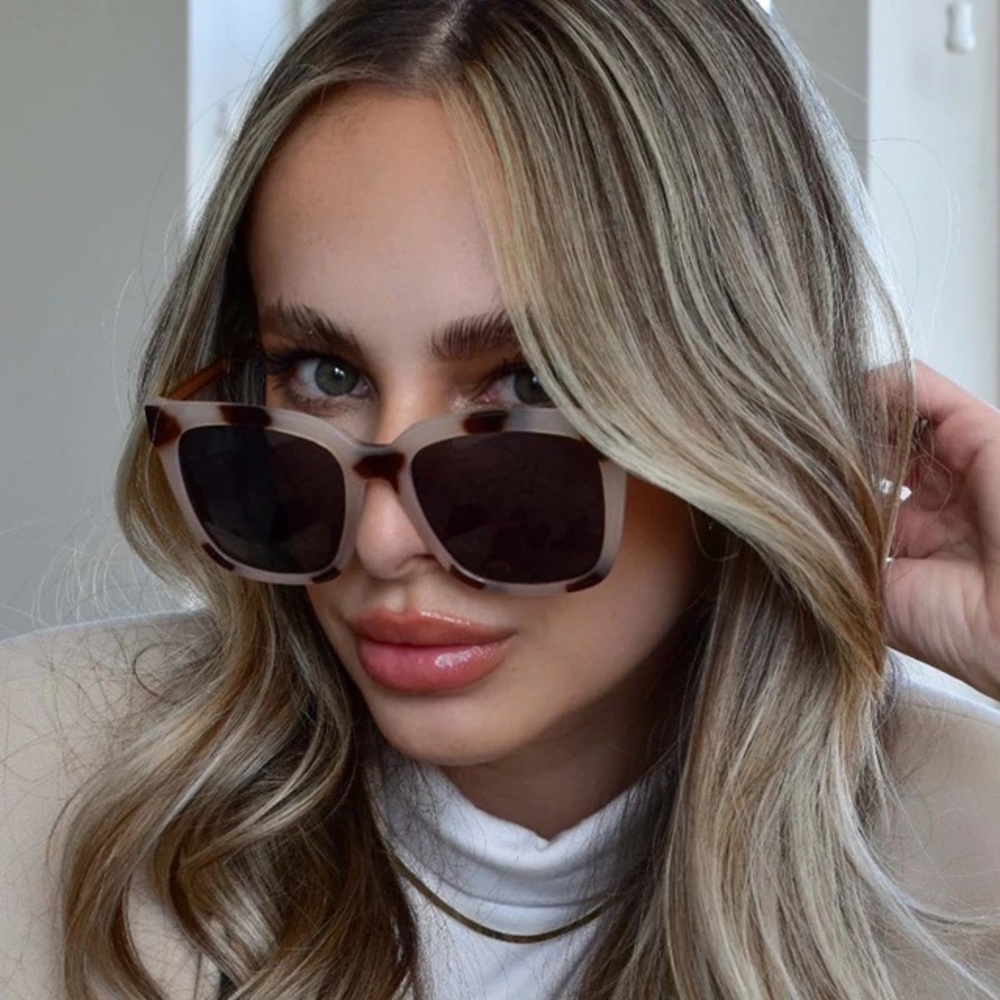 Diff Hailey Sunglasses Tortoise/Cream
